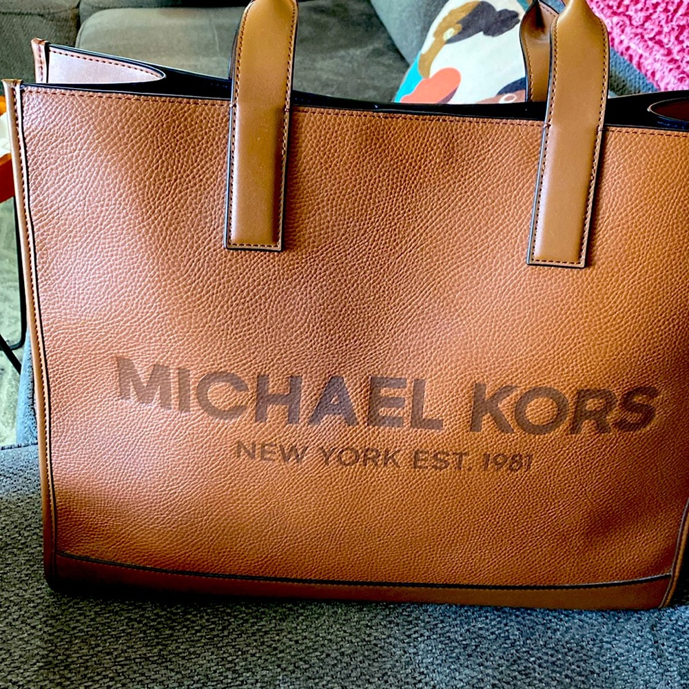 Michael Kors large bag. Very good condition!
